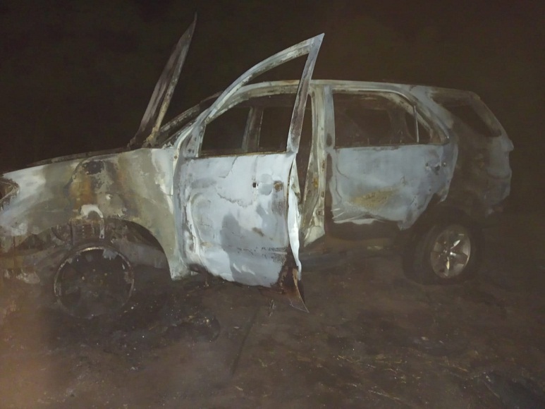 Incendio de una camioneta en Monte Oscuridad